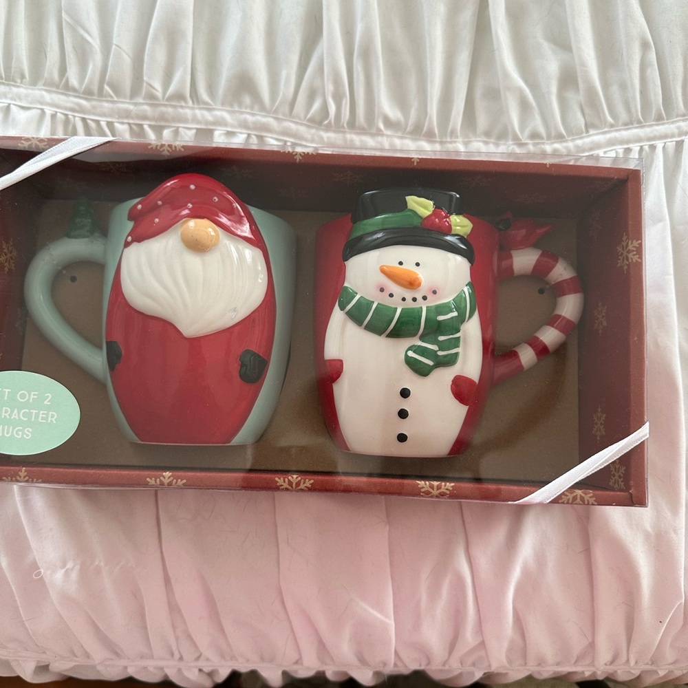 Set of 2 character mugs